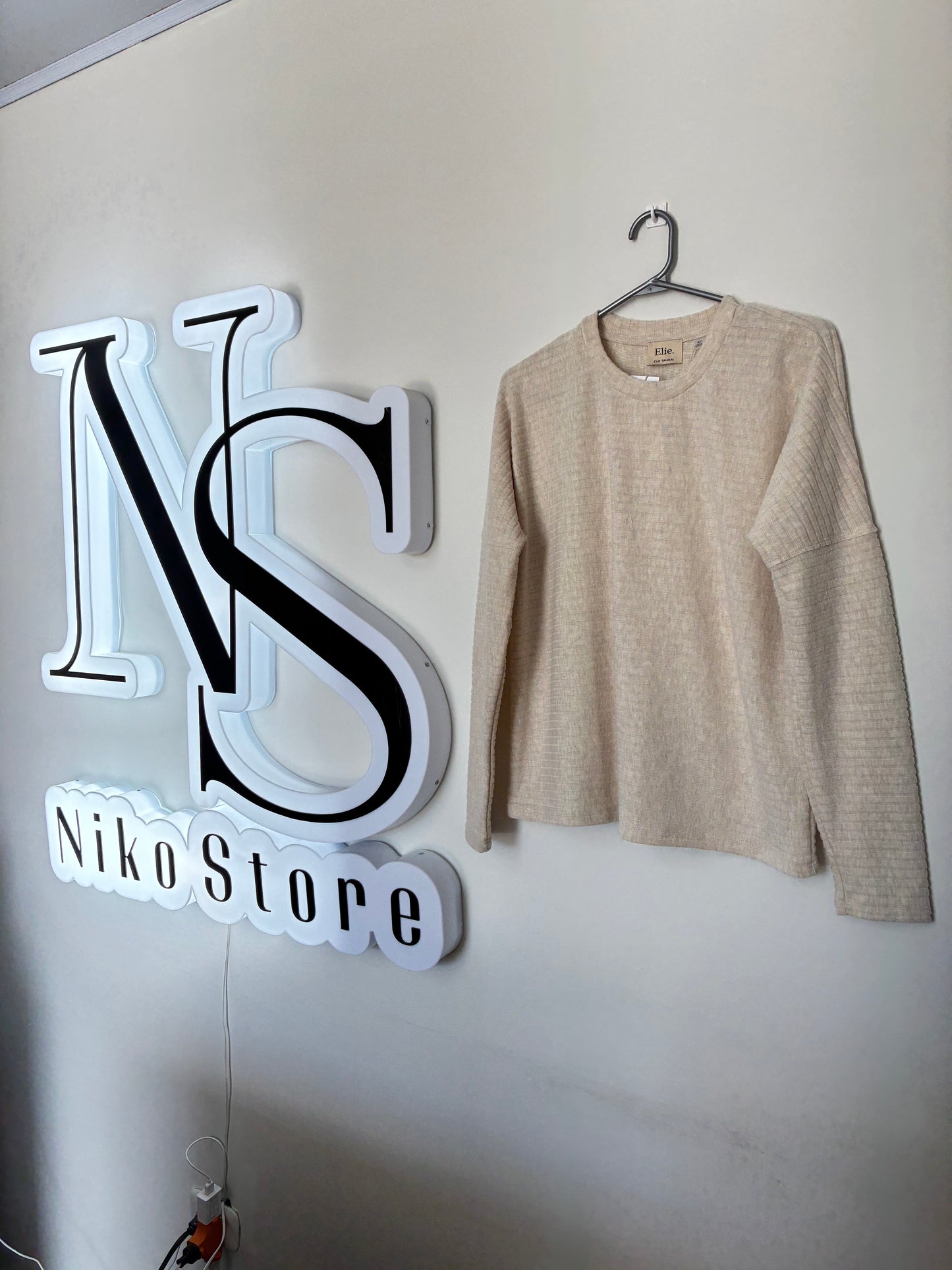 Buzo de mujer beige acanalada Elie Tahari